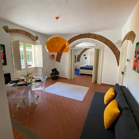 アパート Casa Leonardo リヴォルノ