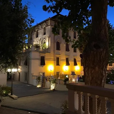 Casa Leonardo アパート